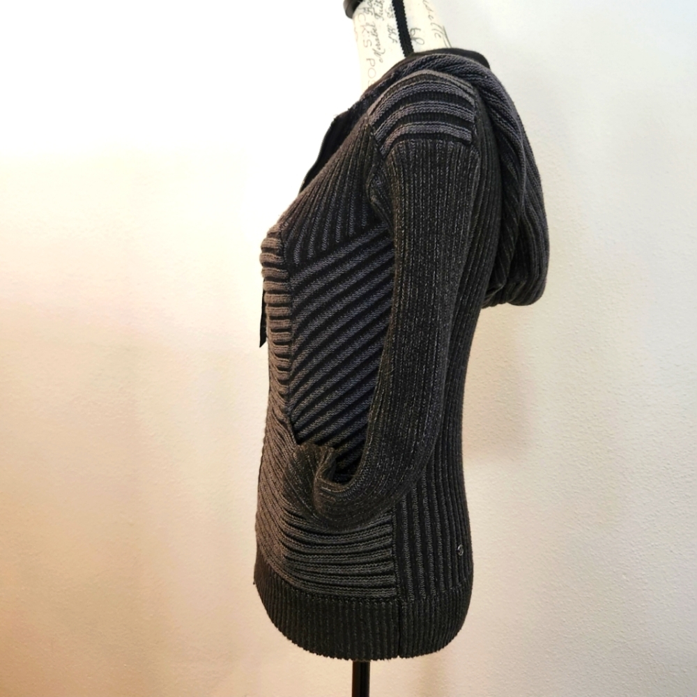 Lululemon form-fitting Black & Gray Sweater jacket with hood size 6 / fits S/XS - Picture 2 of 10